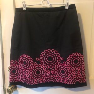 EUC Boden Gray Black Pink Embroidered Skirt Sz 8